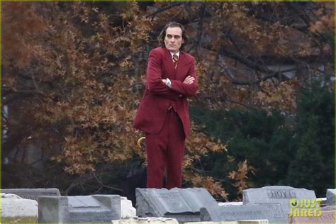 Photo: joaquin phoenix films cemetery scene for joker movie 30 | Photo ...