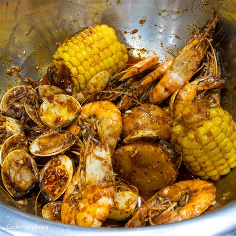 The BEST Garlic Butter Cajun Seafood Boil