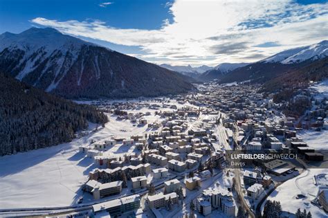 Luftaufnahme Davos Dorf Winter - Luftbilderschweiz.ch