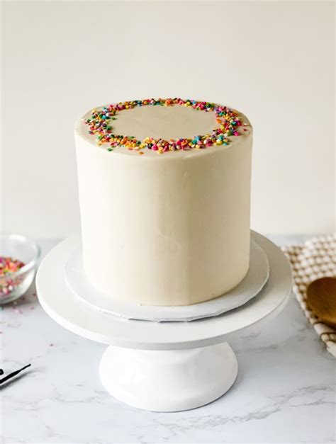 Simple Vanilla Cake with Vanilla Buttercream - XO, Katie Rosario