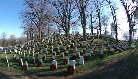 Veterans' cemeteries across America receive wreaths | Article | The United States Army