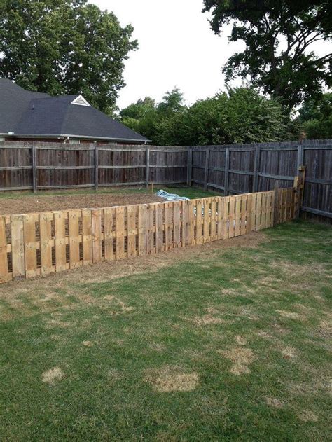 DIY Dog Fence Ideas and Installation Tips: 6 Best Cheap Designs in 2021 ...