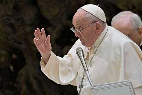 'Welcome' is at the heart of document on blessings: pope - UCA News