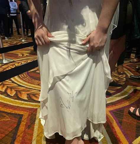 Adele Signs Wedding Dress of Newlywed at Her Las Vegas Concert