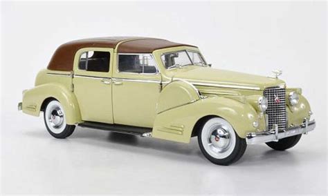 Cadillac Fleetwood V16 beige/brown 1938 Signature diecast model car 1/ ...