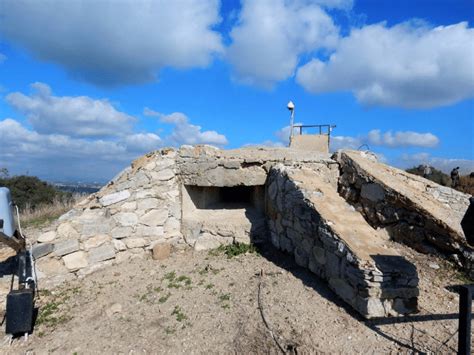 The central embrasure with the radial outgoing stone walls, at the top ...