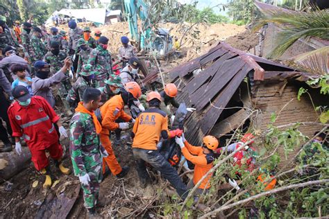 Dalam 4 Bulan, 300 Lebih Korban Bencana Tewas di Indonesia — BenarNews ...