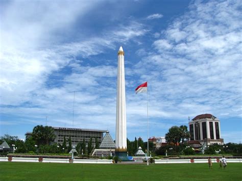 Tugu Pahlawan - Monumen Sejarah Nasional | Manusia Lembah