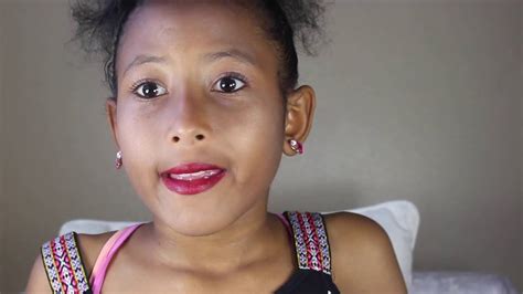 Red Lip Makeup Tutorial by 10 Year old Morgan - YouTube