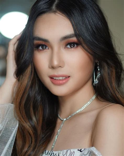 LOOK: 10 Best Beauty Looks at ABS-CBN Christmas Special 2021 | Preview.ph