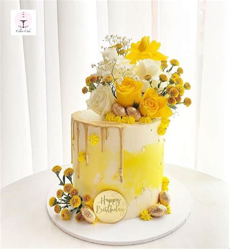 Vanilla Lemon Curd floral cake💛 | Modern birthday cakes, Yellow birthday cakes, Cake decorating ...