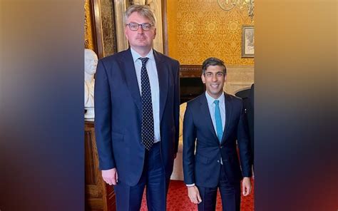 Rishi Sunak draws short straw meeting tallest MP Daniel Kawczynski