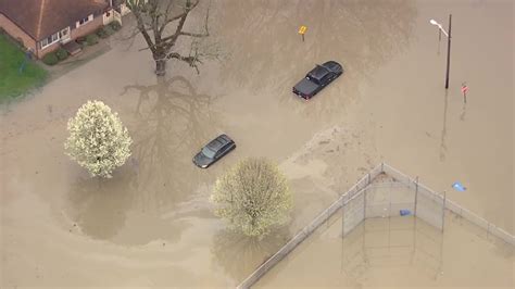 Massive flooding in Detroit submerges an entire highway