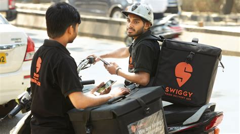 Swiggy Genie man ‘steals’ ₹83k worth Apple Watch, Twitter user chases ...