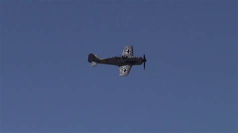 Focke Wulf FW 190 vs Spitfire Mk26 at Watts Bridge 2016 - YouTube