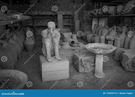 Archaeological Finds in the Ancient City of Pompeii Editorial Image ...