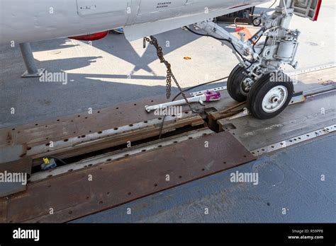 Flight deck catapult hi-res stock photography and images - Alamy