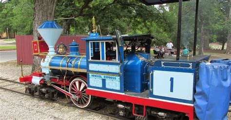 Eddie's Rail Fan Page: The San Antonio Zoo Train. San Antonio Texas. June 2014.