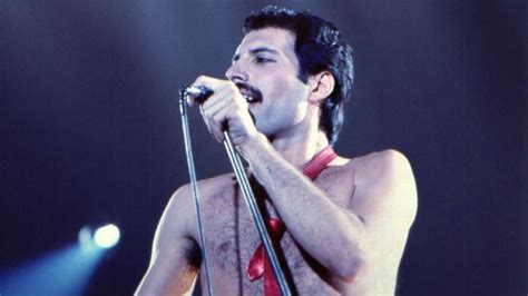 'Bohemian Rhapsody' glosses over Freddie Mercury's roots and religion ...