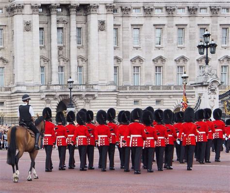 Buckingham Palace, Changing Of The Guard Editorial Image - Image: 32837265