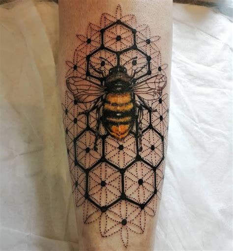 Twisted Ink on Instagram: “Geometric Queen bee #twistedinkballito # ...