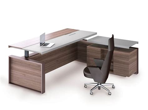 ALTAGAMMA Leather and veneer executive desk By ESTEL GROUP