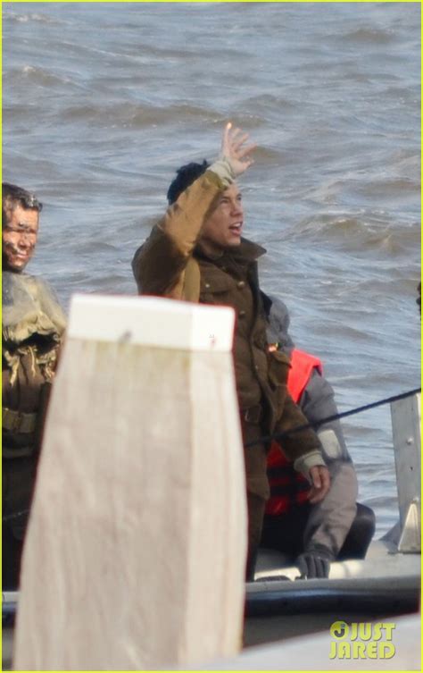 Harry Styles Shows Off His Short Hair on 'Dunkirk' Set: Photo 3703190 | Harry Styles, Movies ...