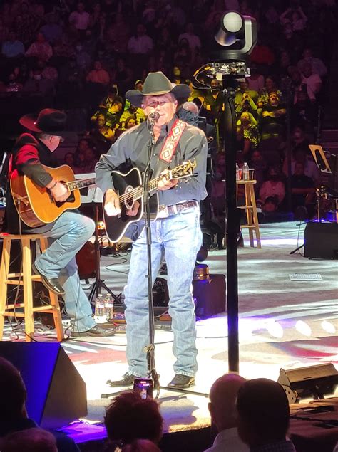 George Strait delivers a 2-hour show in his two-night return to T-Mobile Arena - Las Vegas Sun News