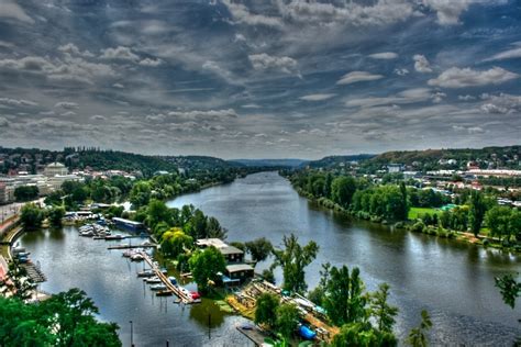 Vltava river - Prague | HDR creme