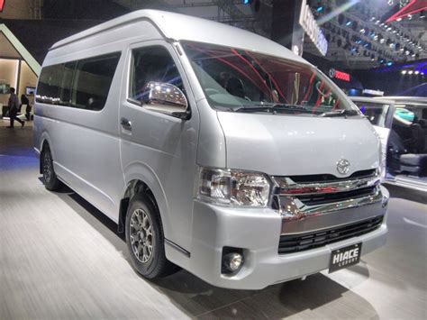 Toyota Hiace Luxury & Toyota Alphard Hybrid - GIIAS 2017 Live