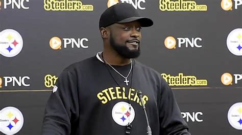 Pittsburgh Steelers head coach Mike Tomlin walks out of press ...