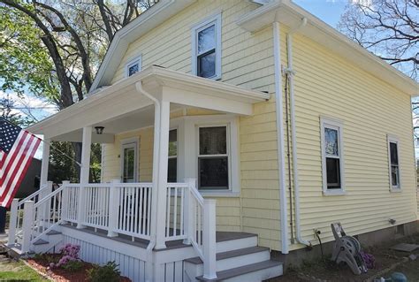 CertainTeed Vinyl Siding, AZEK Porch, GAF Roofing, New Bedford, MA | Contractor Cape Cod, MA & RI