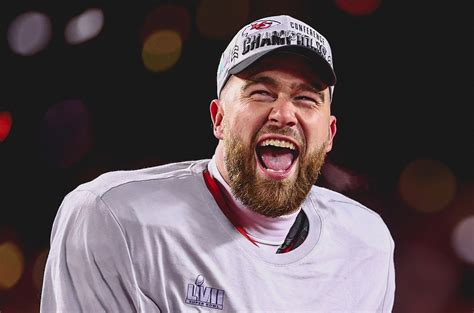 Travis Kelce Throws Out A Hilariously Awful First Pitch At Cleveland Guardians Game - Daily Snark