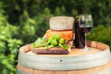 14 Pinotage Food Pairing Ideas to Match Its Unique Flavor Profile ...