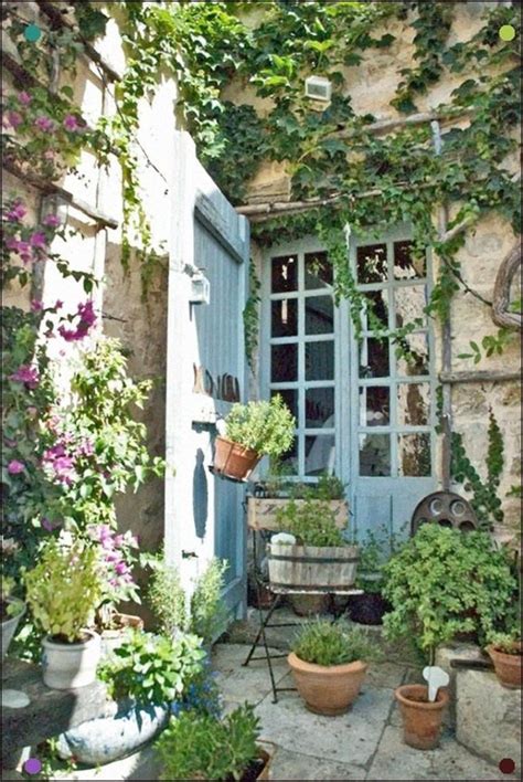 Stunning Small Patio Garden Decorating Ideas 51 | French country garden decor, Small courtyard ...