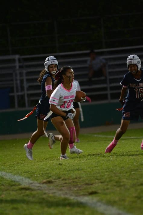 El fútbol americano de banderas femenino en Eagle Rock High abre nuevas ...