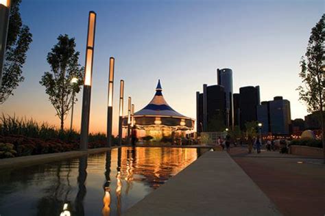 Detroit RiverWalk | Fun Junkie