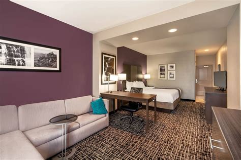 La Quinta Inn & Suites by Wyndham Chattanooga - Lookout Mtn | Chattanooga, TN Hotels