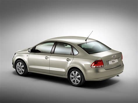 Car in pictures – car photo gallery » Volkswagen Polo Sedan 2010 Photo 01