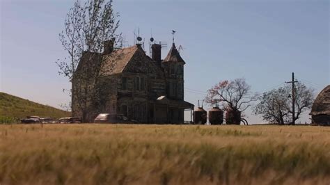 Ghostbusters: Afterlife farmhouse gets recreated in gingerbread ...