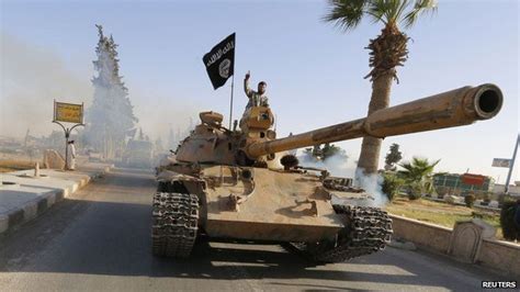 Syria conflict: Isis 'overruns' Raqqa military base - BBC News