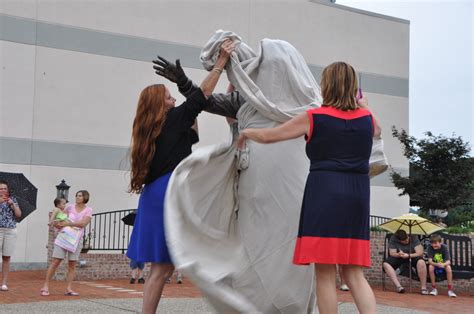 SLIDESHOW: Colonel Sanders statue unveiled during ceremony | News | thetimestribune.com