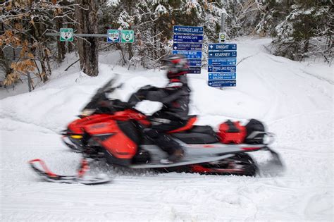 Snowmobile Muskoka Ontario - Intrepid Snowmobiler