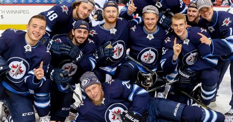 Winnipeg Jets Team Photo / Nhl 1979 80 Winnipeg Jets Team Photo Google ...