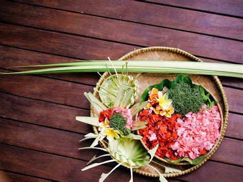 Making Balinese Canang Sari Experience - thebidadarivillasandspa