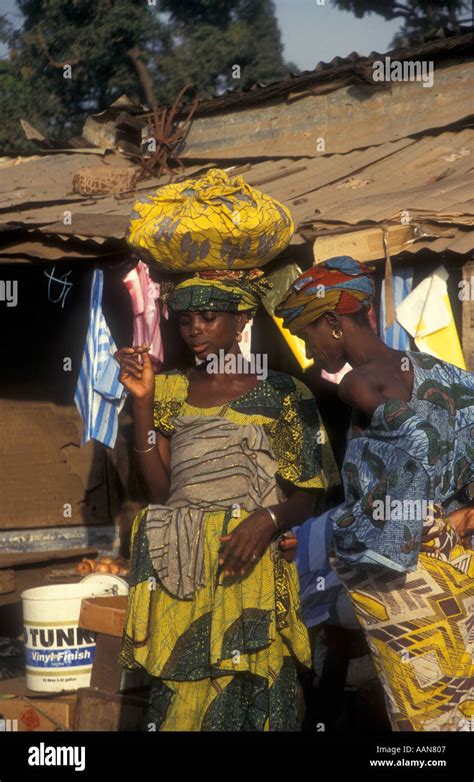 Gambia traditional clothing hi-res stock photography and images - Alamy