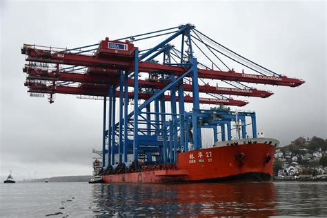 New Container Gantry Cranes Arrive in Hamburg - VesselFinder