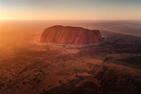 Uluru Australia : Uluru, Ayers Rock - Crystalinks - With an absolute plethora of bushwalk trails ...