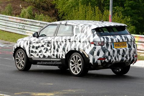 refCars: 2015 Land Rover Freelander spied