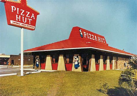 [B!] #TBT: THE STORY OF PIZZA HUT’S RED ROOF